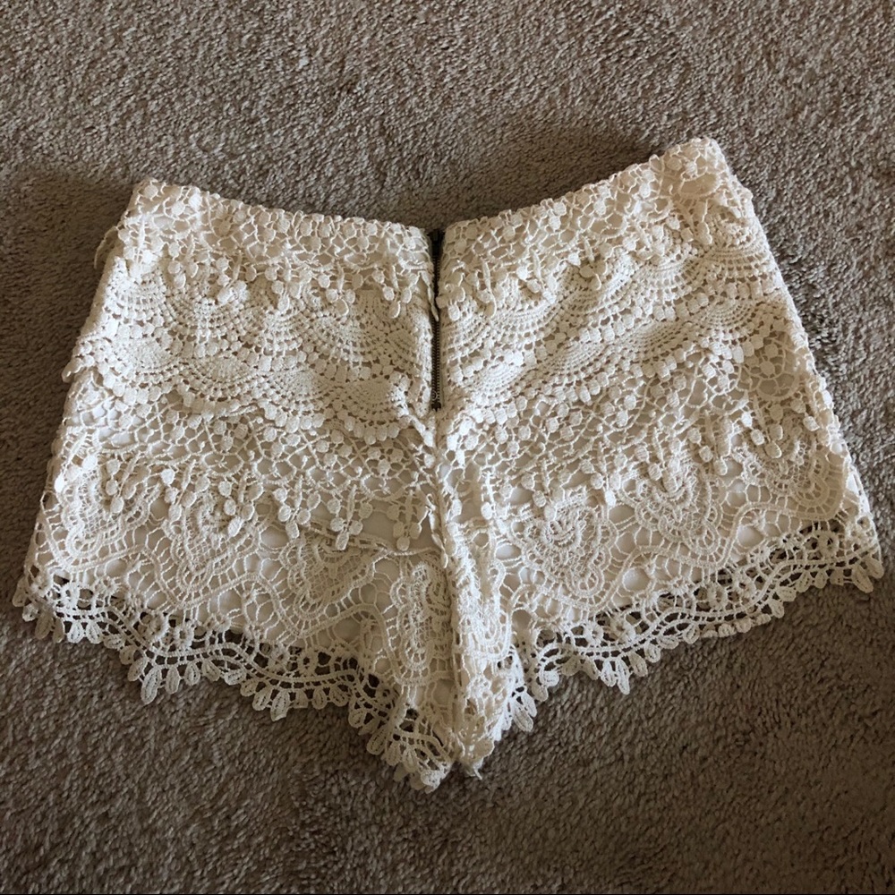 Boutique Lace Shorts - Picture 2 of 4